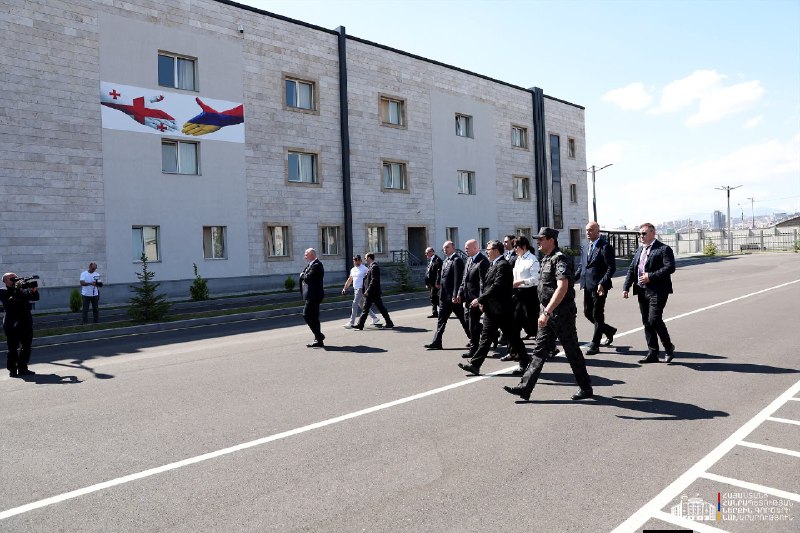 Глава МВД Грузии оценил работу Патрульной службы и Центра 112 в Ереване