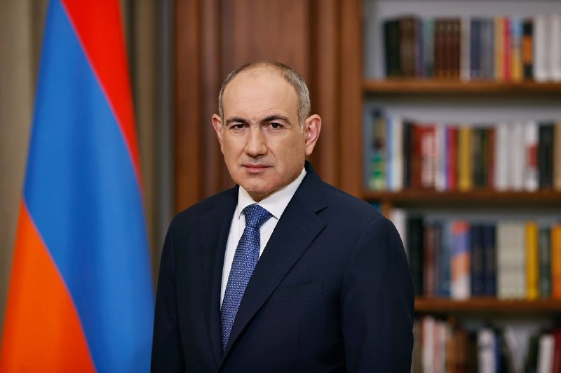 Никол Пашинян поздравил жителей Эребуни с Днём Конституции Армении