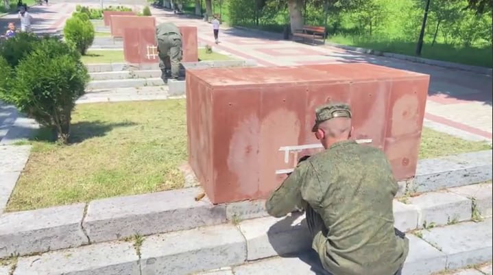 Военнослужащие 102-й базы в Гюмри закрасили сорванные буквы с мемориала «Мать Армения» — новая провокация?