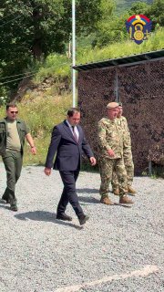 Министр обороны Сурен Папикян посетил учебные сборы в Эребуни