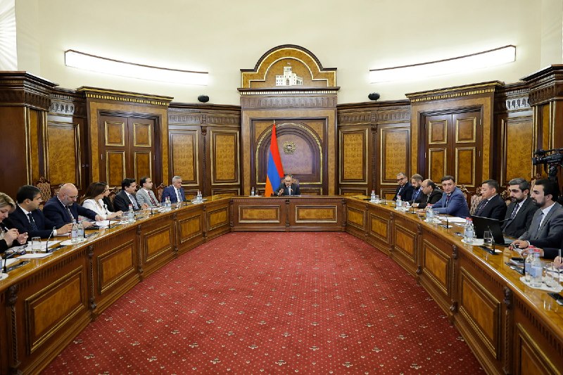 Пашинян обсудил план инвестиционных приоритетов для Еревана и Гюмри