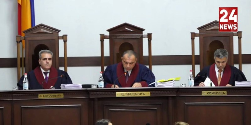 КС Армении начал рассмотрение жалоб оппозиции на итоги выборов 7 июня: что это значит для Эребуни