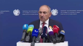Никол Пашинян в Эребуни: реакция на заявления о «западном Азербайджане» на фоне оппозиционных флагов